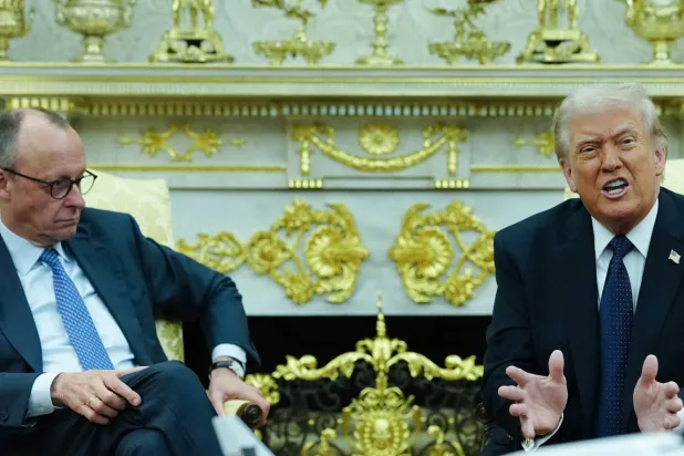 الرئيس الأميركي دونالد ترمب يلتقي بالمستشار الألماني فريدريش ميرتس في البيت الأبيض بالعاصمة واشنطن 3 مارس 2026 (د.ب.أ) 