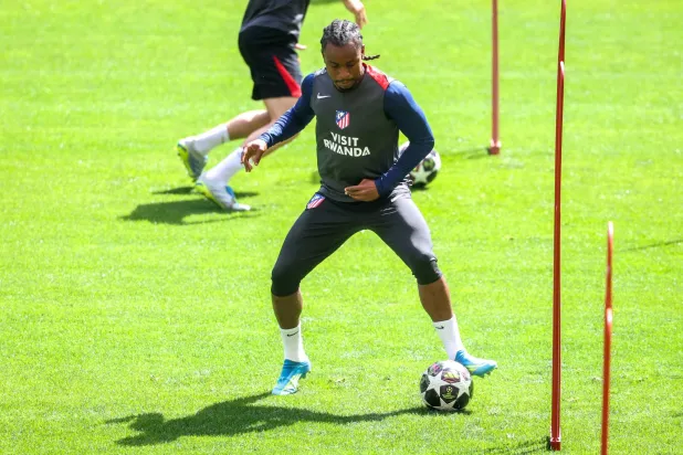 النيجيري أديمولا لوكمان نجم أتليتكو مدريد (أ.ف.ب)