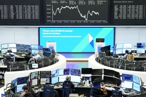 رسم بياني لمؤشر أسعار الأسهم الألماني «داكس» ببورصة فرنكفورت (رويترز)