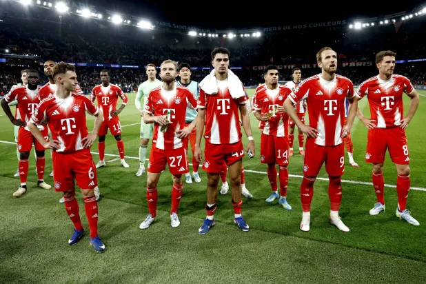 يسعى بايرن ميونيخ إلى تكرار إنجازه الهجومي اللافت عندما يستضيف حامل اللقب باريس سان جيرمان (إ.ب.أ)