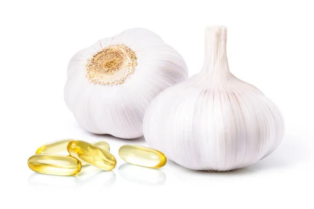 أملٌ يُباع... وجسدٌ يدفع الثمن (غيتي)