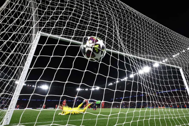 هدف دياز الرابع للبايرن في شباك سان جيرمان سيرفع من إثارة مباراة الأياب (ا ف ب)