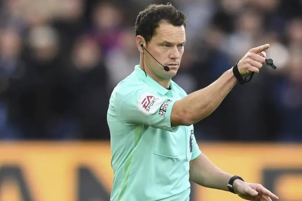 الحكم دارين إنغلاند (نادي برينتفورد)