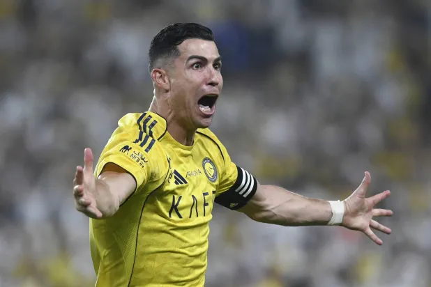 رونالدو محتفلاً بهدفه في شباك الأهلي (رويترز)