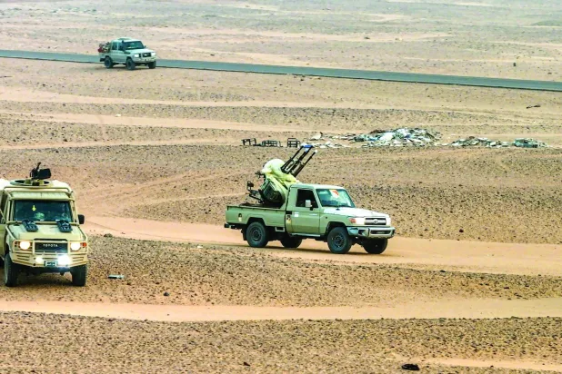 آليات عسكرية في دورية على الحدود الجنوبية الغربية الليبية (إعلام القيادة العامة)