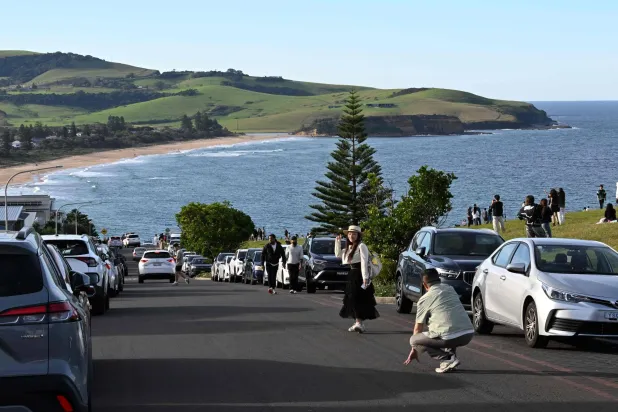 This picture taken on April 27, 2026 shows tourists visiting a street in Gerringong, about a two-hour drive south of Sydney. (Photo by Saeed KHAN / AFP)