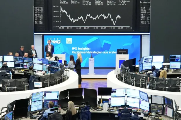 رسم بياني لمؤشر الأسهم الألماني «داكس» في بورصة فرانكفورت (رويترز)