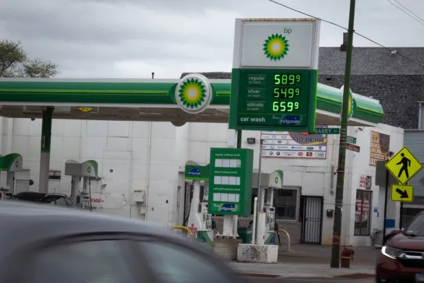 النفط يتخطى 126 دولاراً وسط مخاوف التصعيد في إيران