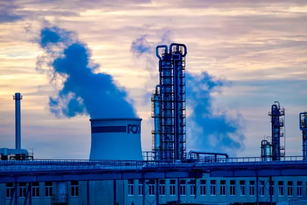 مرافق مصفاة «بي سي كيه شفيدت» في ألمانيا (أ.ف.ب)