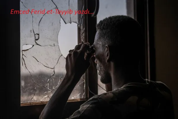 Hartum'da HDK ile çatışma hattını izleyen bir Sudan askeri, 3 Kasım 2024 (AFP)