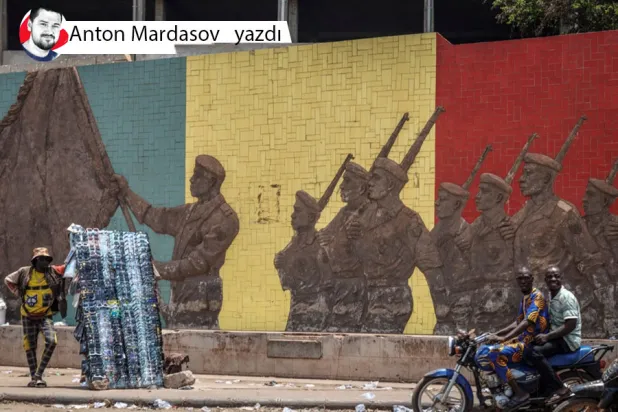 Fotoğraf: Mali'nin başkenti Bamako'da orduya adanmış bir anıt (AFP)