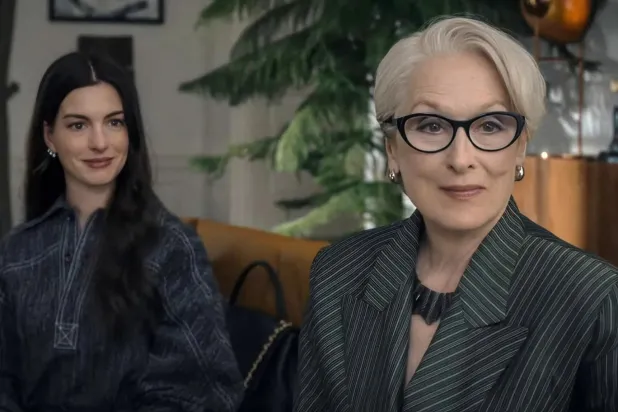 Şeytan Marka Giyer 2, moda dünyasının dijital dönüşümle sarsıldığı bir dönemde, emekliliğe hazırlanan yayın yönetmeni Miranda Priestly'nin kariyerinin son dönemecini konu alıyor (20th Century Studios)
