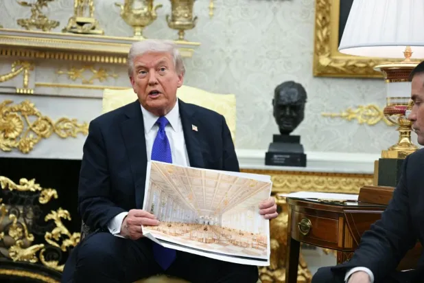 ABD Başkanı Donald Trump 400 milyon dolarlık balo salonuna tutkuyla bağlı ancak anketler, bu coşkunun Amerikan kamuoyunca paylaşılmadığını gösteriyor (AFP)