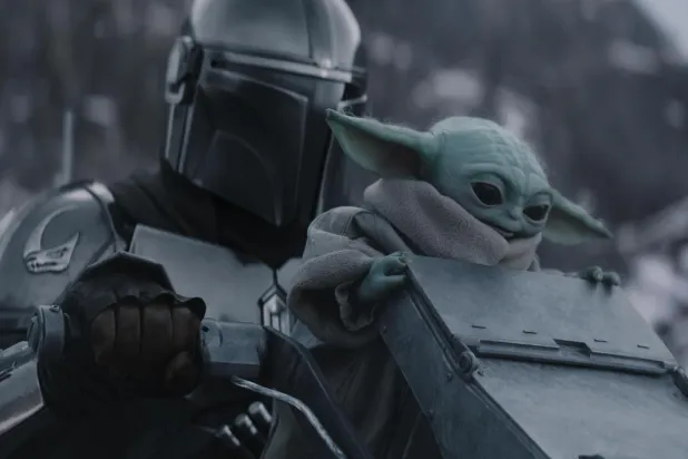 Star Wars: Mandalorian ve Grogu, İmparatorluk'tan arta kalan kötü savaş lordlarıyla savaşmak için Yeni Cumhuriyet'e yardım eden Mandalorlu ödül avcısı Din Djarin ve genç çırağı Grogu'nun serüvenini anlatıyor (Walt Disney Studios Motion Pictures)