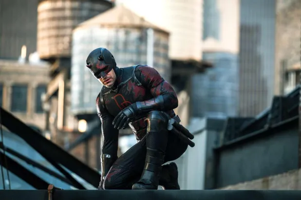 Daredevil: Born Again, Charlie Cox'ın canlandırdığı Matt Murdock'ın, New York Belediye Başkanı olan ezeli düşmanı Wilson Fisk'e karşı yürüttüğü hukuki ve fiziksel savaşı konu alıyor (Disney+)