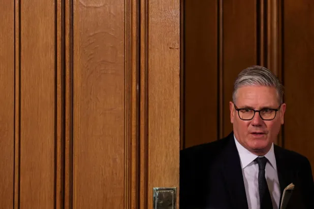 Keir Starmer'ın da olası liderlik yarışında adaylığını koyma hakkı var (Reuters)