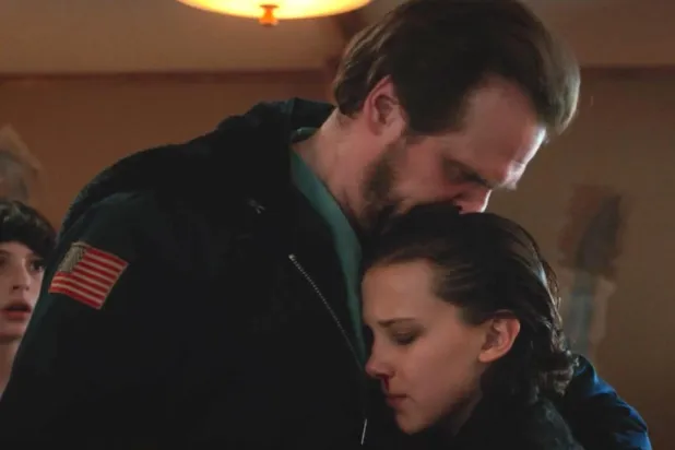 Geçen yıl vizyona giren Thunderbolts*'la da tanınan David Harbour (solda), 2016–2025'te ekranlara gelen Stranger Things'de Jim Hopper karakterini canlandırdı (Netflix)