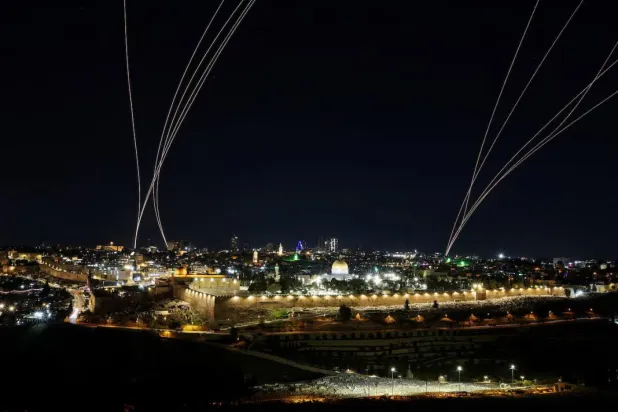 İran, İsrail'e 650'ye yakın balistik füze fırlatmıştı (Reuters)