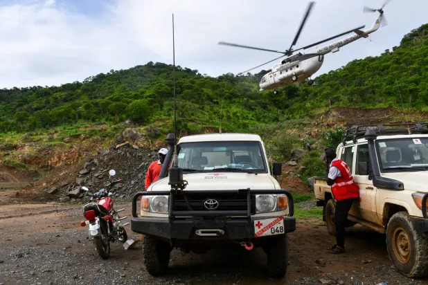 Member of the South Sudan Red Cross takes cover from the thrust as a United Nations helicopter arrives at the wreckage of a Cessna 208 Caravan operated by CityLink Aviation, that lost communication and crashed while flying from Yei to Juba International Airport, in Juba, South Sudan April 27, 2026. REUTERS/Samir Bol