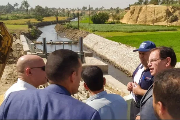 مسؤولون يتابعون المشروعات المائية لدعم الزراعة في مصر (وزارة الري)