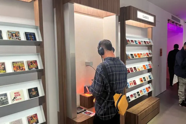  A customer shops at the Audible Story House in New York, on April 30, 2026. The pop-up store labeled as a "bookless bookstore" is dedicated to audiobooks. (AFP) 