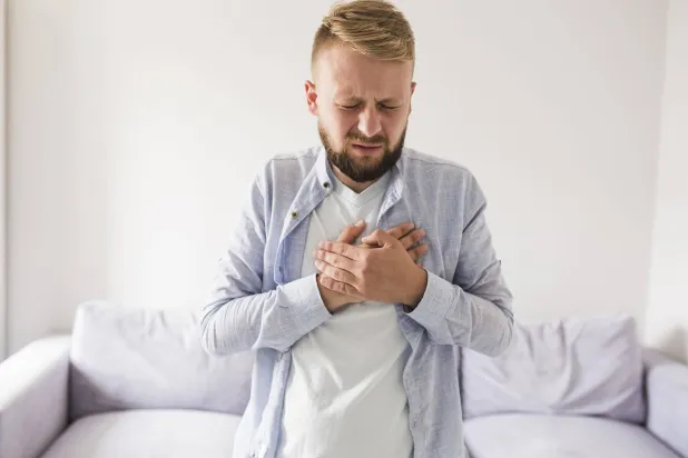 الغدة الزعترية توجد خلف عظمة القص وهي عظمة مسطحة وطويلة تقع في منتصف الصدر وتعد جزءاً رئيسياً من القفص الصدري حيث تربط الأضلاع العلوية وتشكل حماية حيوية للقلب والرئتين (بيكساباي)