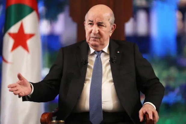 الرئيس الجزائري عبد المجيد تبون خلال لقاء إعلامي مساء السبت (التلفزيون الجزائري)