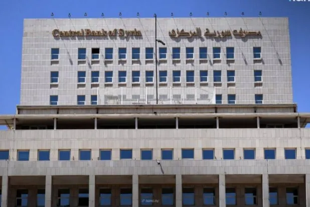 إن أبرز ما يوفره القرار هو تمكين السوريين القادمين من استخدام بطاقاتهم المصرفية العالمية داخل سوريا (إكس)