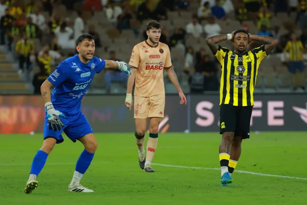 بات الاتحاد مهدداً بفقدان المركز المؤهل لدوري أبطال آسيا للنخبة (تصوير: محمد المانع) 