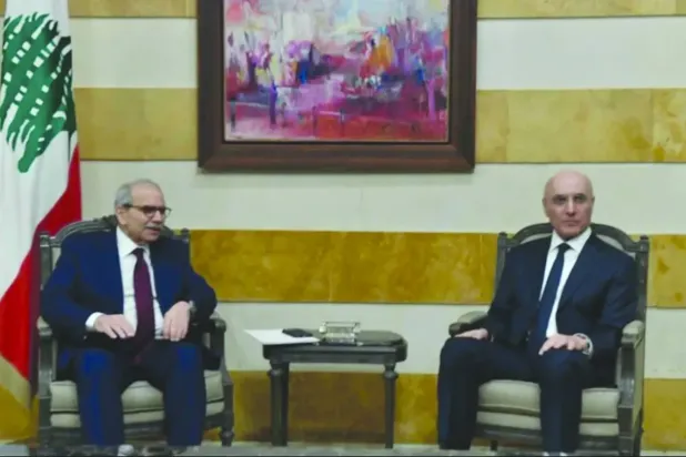 Lübnan Başbakanı Nevvaf Selam, Merkezi İç Güvenlik Konseyi toplantısına katılmadan önce İçişleri Bakanı Ahmed el-Haccar ile bir araya geldi (NNA)