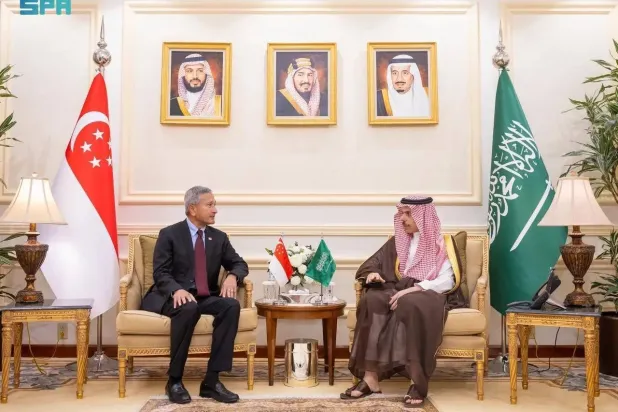 Saudi Foreign Minister Prince Faisal bin Farhan and his Singaporean counterpart Vivian Balakrishnan. (SPA)