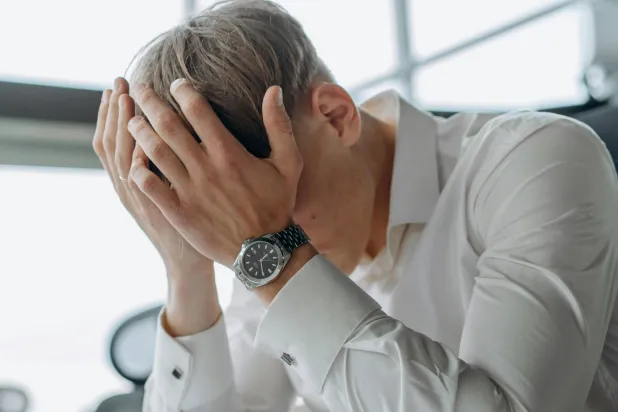 الكورتيزول يُفرز استجابةً للتوتر والتحكم في الضغوط اليومية يُعد من أهم الطرق للحفاظ على مستوياته (بيكسلز)