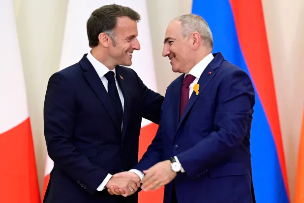  France's President Emmanuel Macron and Armenia's Prime Minister Nikol Pashinyan attend the talks in Yerevan on May 5, 2026. (AFP) 