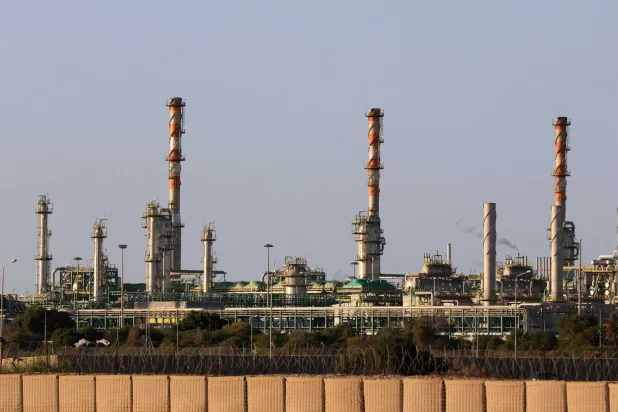 مجمع النفط والغاز التابع لشركة «مليته» الليبية قرب الزوراء بليبيا (رويترز)