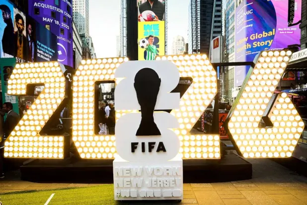 ساحة فيد سكوير في ملبورن لن تعرض أي مباريات من كأس العالم لكرة القدم (رويترز)