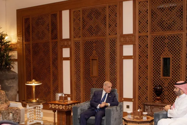 جانب من لقاء ولي العهد السعودي الأمير محمد بن سلمان مع رئيس الوزراء الباكستاني وقائد الجيش في جدة مارس 2026 (واس)