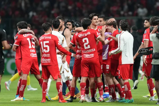 Players of Mexico's Toluca celebrate after beating the United States' Los Angeles FC during a CONCACAF Champions Cup second leg semifinal soccer match in Toluca, Mexico, Wednesday, May 6, 2026. (AP Photo/Fernando Llano)
