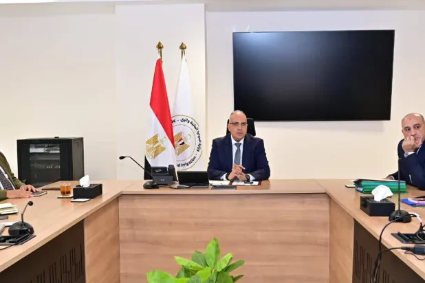 وزير الموارد المائية والري المصري هاني سويلم خلال مناقشة المشروع الجديد (وزارة الري المصرية)