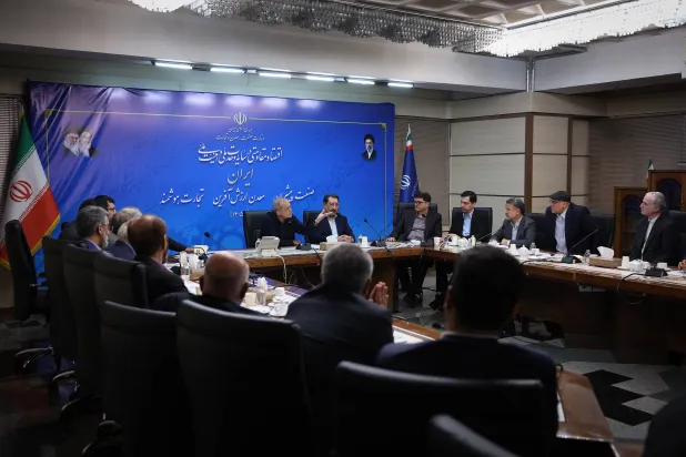 بزشكيان يلتقي ممثلي الأصناف والتجار في وزارة الصناعة والتعدين والتجارة بطهران الخميس(الرئاسة الإيرانية)
