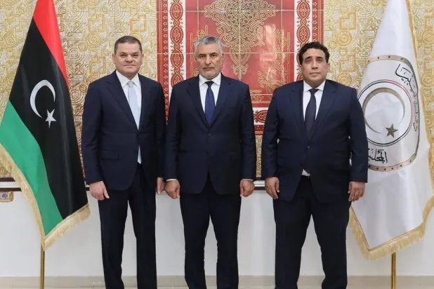 (Soldan sağa) Libya Ulusal Birlik Hükümeti (UBH) Başbakanı Abdulhamid Dibeybe, Devlet Yüksek Konseyi (DYK) Başkanı Muhammed Takala, Başkanlık Konseyi Başkanı Muhammed el-Menfi (Libya Devlet Yüksek Konseyi)