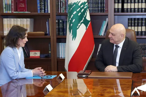 الرئيس اللبناني جوزيف عون يستقبل المفوضة الأوروبية لشؤون المساواة والجاهزية وإدارة الأزمات حجّة لحبيب (أ.ف.ب)