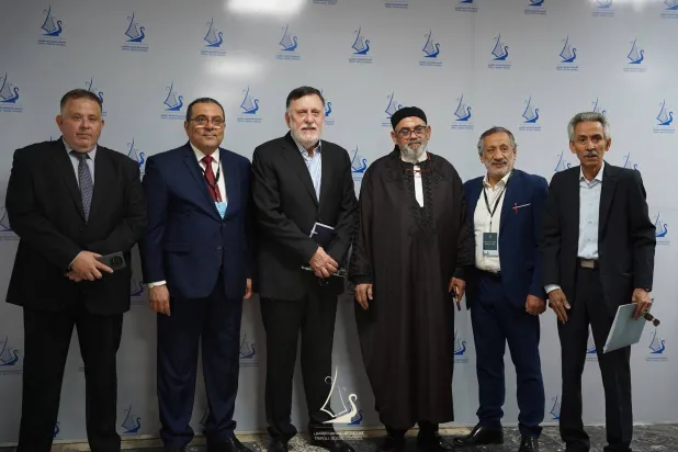 فائز السراج (إلى الوسط) خلال إشهار المجلس الاجتماعي طرابلس الأسبوع الماضي (الصفحة الرسمية للمجلس)
