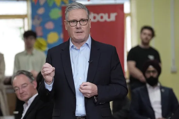  08 May 2026, United Kingdom, London: British Prime Minister Keir Starmer meets Labour Party members at Kingsdown Methodist Church Hall. (Stefan Rousseau/PA Wire/dpa)