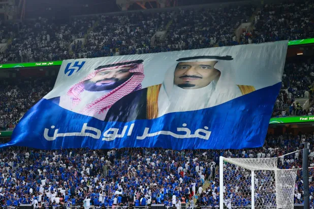 صورة الملك سلمان وولي عهده الأمير محمد بن سلمان زينت المدرجات (تصوير: محمد المانع)