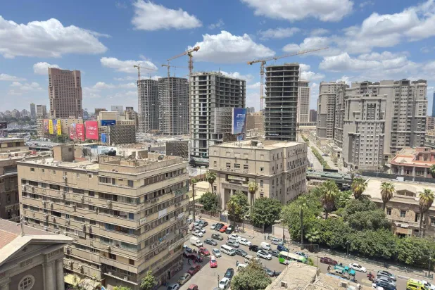 أعمال إنشائية في عمارات بوسط القاهرة (تصوير: عبد الفتاح فرج)