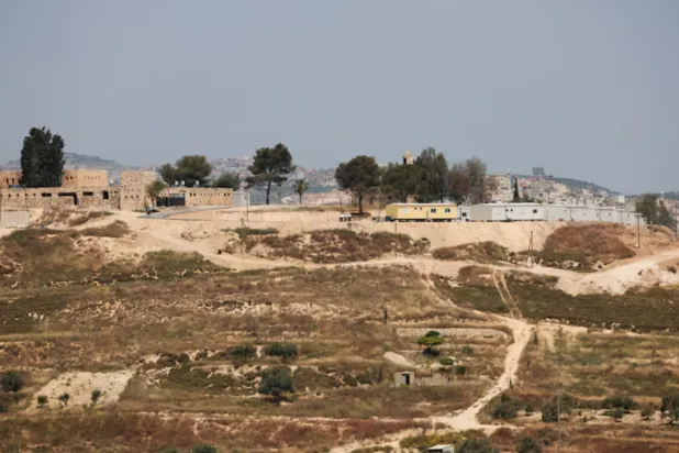 Israeli settlement structuers being installed in Sanur near Jenin, in the Israeli-occupied West Bank, May 9, 2026. REUTERS/Mohamad Torokman 