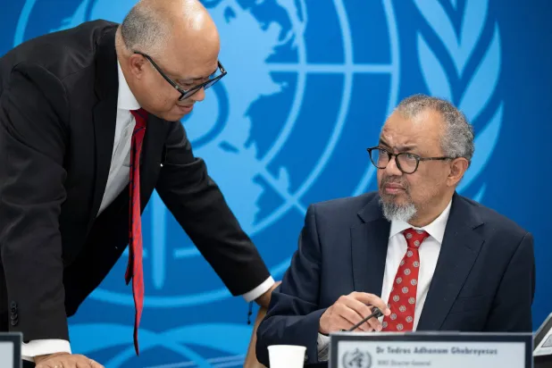 المدير العام لـ«منظمة الصحة العالمية» تيدروس أدهانوم غيبرييسوس خلال مؤتمر صحافي في جنيف يوم 7 مايو (منظمة الصحة العالمية - أ.ف.ب)