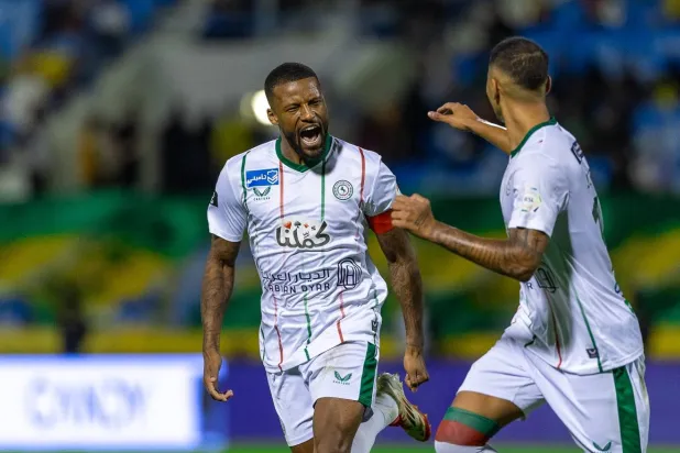 فينالدم لاعب الاتفاق يحتفل بهدفه في الخليج (تصوير: عيسى الدبيسي)