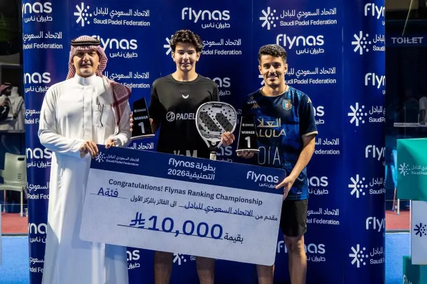 مقرن المقرن رئيس اتحاد البادل يتوج الربدي والقاضي بجائزة المركز الأول (الشرق الأوسط)