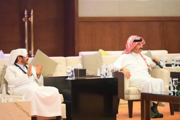 الأمير تركي بن طلال أمير منطقة عسير وسعد الأحمري (نادي أبها)